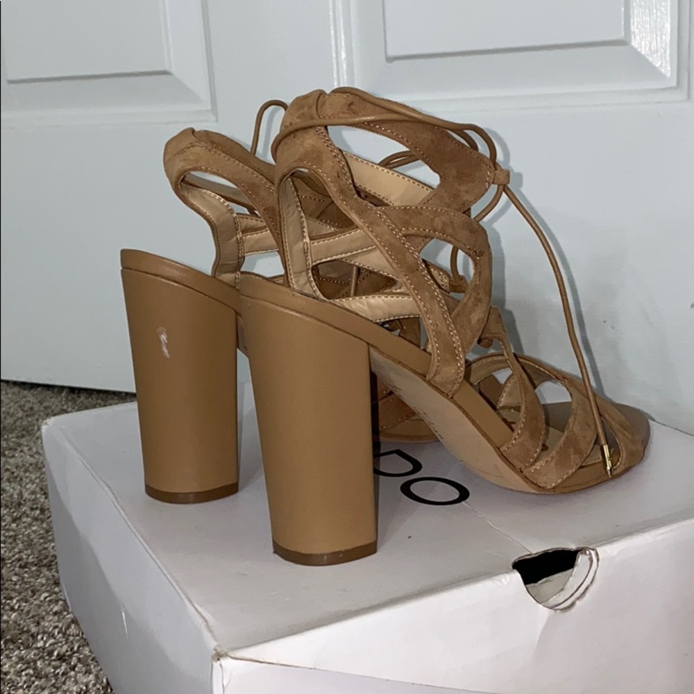 Heels. - Picture 3 of 3